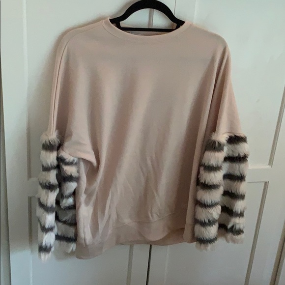 Zara Tops - Zara Fur Sleeve Swearer | Size Small